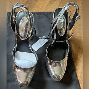 EXPRESS Metallic Rounded Toe
Platform Pumps